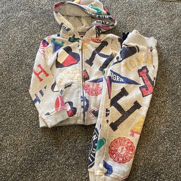 Tommy Hilfiger Other - Girl’s two-piece Tommy Hilfiger joggers & full zip sweatsuit XS